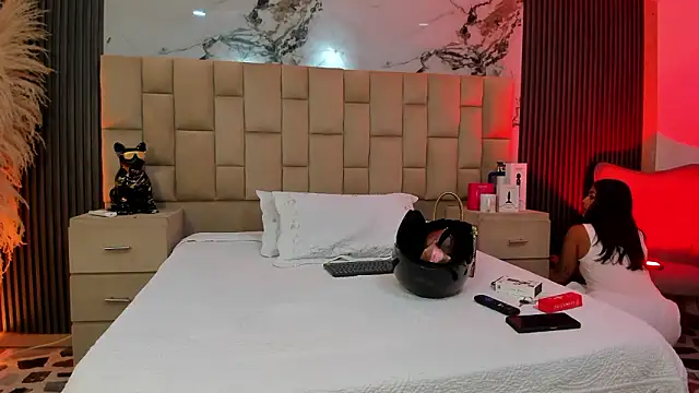 EmmaTorres  online show from February 2, 2026, 10:20 pm