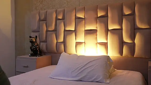 EmmaTorres  online show from November 25, 2025, 7:36 pm