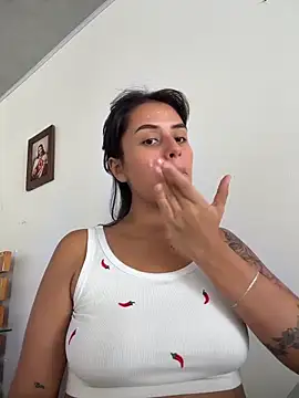 Snapshot of EmmaTorres_ chatting on June 19, 2026, 5:08 pm EmmaTorres online show from June 19, 2026, 5:08 pm