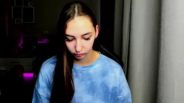 Sm0ly online show from October 20, 2025, 2:02 am