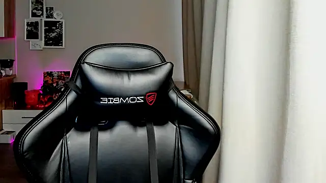 Sm0ly online show from November 8, 2025, 3:32 am