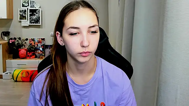 Sm0ly online show from October 24, 2025, 1:37 am