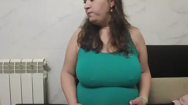 milfmomxx online show from February 2, 2025, 7:25 pm