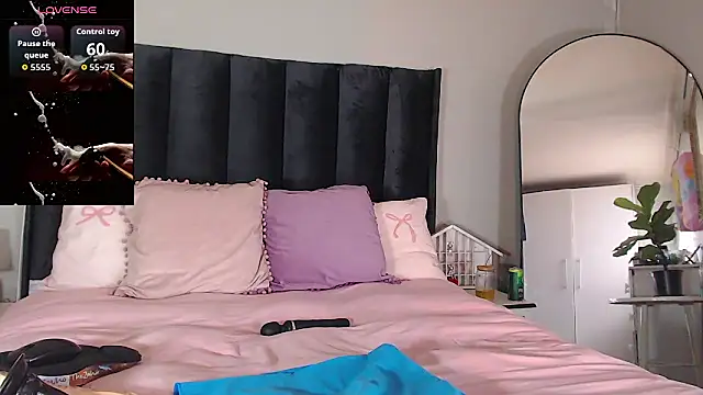 FRUITOFEDEN01 online show from February 28, 2026, 3:22 pm