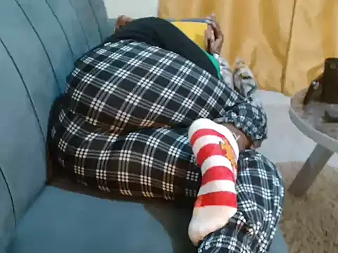 leslysexygirl online show from November 30, 2025, 5:08 am