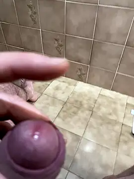 Crisslle online show from December 22, 2025, 7:58 pm