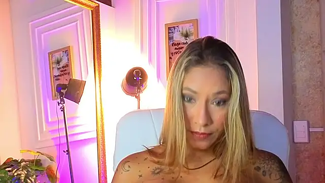 AlessiaLondon online show from April 20, 2026, 10:07 am