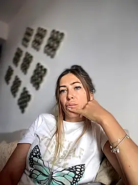 RaquelleDevon online show from September 22, 2025, 8:31 am