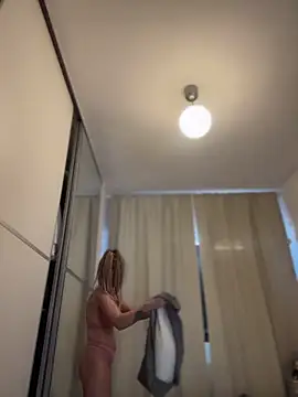 RaquelleDevon online show from March 6, 2026, 6:19 am