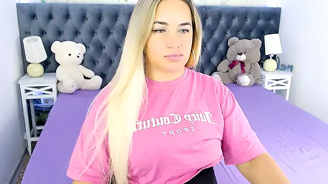 Snapshot of MilenaMiler_X chatting on September 16, 2025, 7:37 pm MilenaMiler X online show from September 16, 2025, 7:37 pm