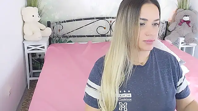 Snapshot of MilenaMiler_X chatting on March 21, 2025, 10:39 pm MilenaMiler X online show from March 21, 2025, 10:39 pm