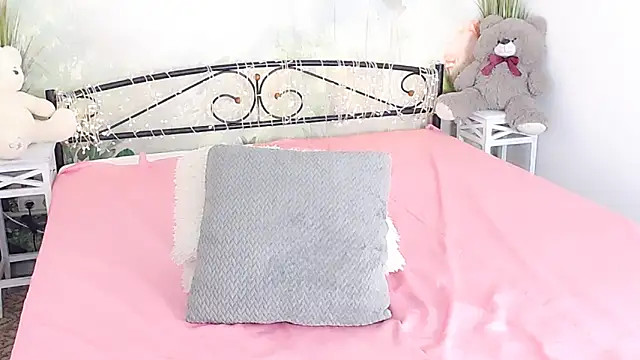 Snapshot of MilenaMiler_X chatting on March 1, 2025, 5:42 am MilenaMiler X online show from March 1, 2025, 5:42 am