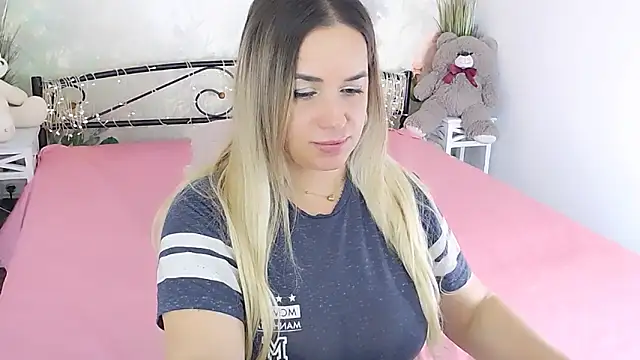 Snapshot of MilenaMiler_X chatting on March 21, 2025, 7:35 pm MilenaMiler X online show from March 21, 2025, 7:35 pm