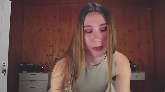 KellyBeeal online show from January 2, 2025, 8:39 am