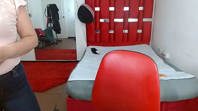 krystal thomson online show from November 21, 2025, 4:39 pm