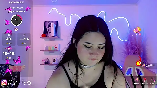 Snapshot of Mia_foxx_ chatting on March 8, 2025, 12:11 am Mia foxx online show from March 8, 2025, 12:11 am