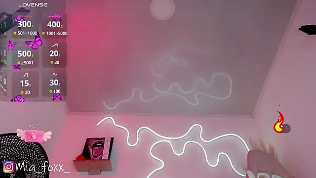 Snapshot of Mia_foxx_ chatting on March 3, 2025, 12:12 am Mia foxx online show from March 3, 2025, 12:12 am