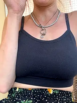 indie-rayne online show from September 30, 2025, 1:50 pm