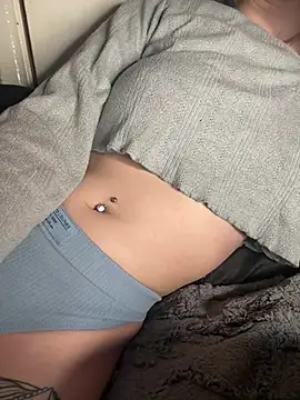 indie-rayne online show from March 6, 2025, 4:41 am