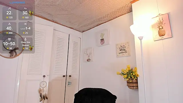 Snapshot of anaruiz_ chatting on February 18, 2025, 10:25 pm anaruiz online show from February 18, 2025, 10:25 pm