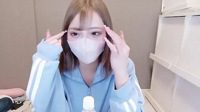  chanMOMO  online show from April 6, 2026, 11:55 am