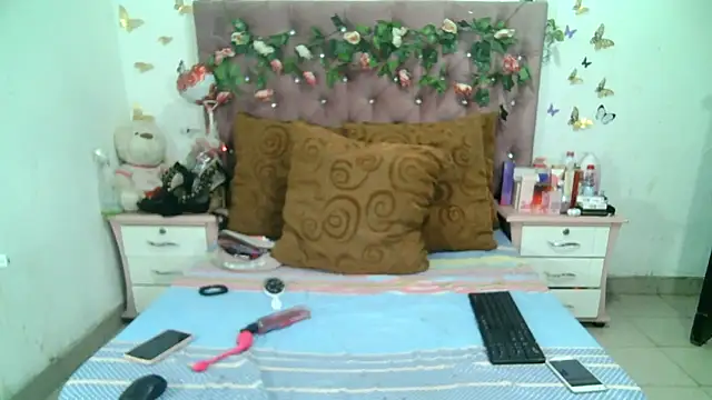 Snapshot of ValeriaTsx chatting on November 9, 2025, 12:36 am ValeriaTsx online show from November 9, 2025, 12:36 am