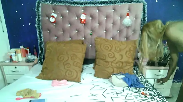 Snapshot of ValeriaTsx chatting on December 15, 2025, 12:22 pm ValeriaTsx online show from December 15, 2025, 12:22 pm