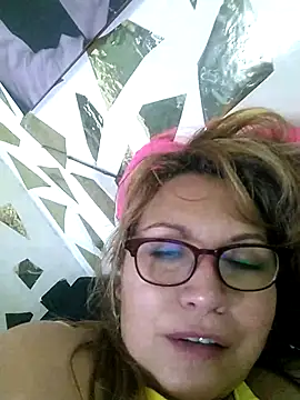 Snapshot of Kazsandraa chatting on March 22, 2025, 5:31 pm Kazsandraa online show from March 22, 2025, 5:31 pm