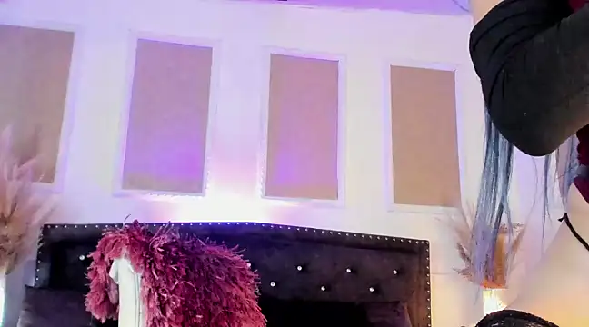 Snapshot of queen_satin chatting on February 20, 2025, 8:17 am queen satin online show from February 20, 2025, 8:17 am