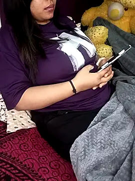 Snapshot of HEENA_022 chatting on February 15, 2025, 4:01 pm HEENA 022 online show from February 15, 2025, 4:01 pm