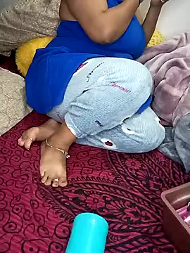 Snapshot of HEENA_022 chatting on February 9, 2025, 4:29 pm HEENA 022 online show from February 9, 2025, 4:29 pm