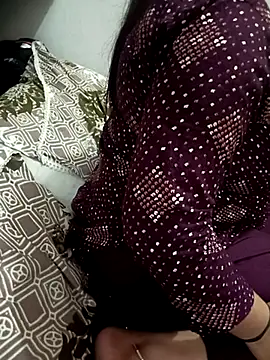 Snapshot of HEENA_022 chatting on March 1, 2025, 6:43 pm HEENA 022 online show from March 1, 2025, 6:43 pm