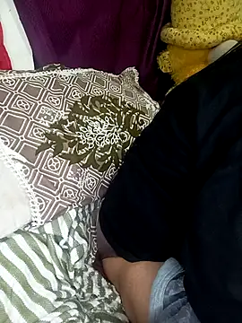 Snapshot of HEENA_022 chatting on February 21, 2025, 4:59 pm HEENA 022 online show from February 21, 2025, 4:59 pm