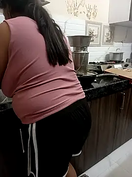 Snapshot of HEENA_022 chatting on October 8, 2025, 12:07 pm HEENA 022 online show from October 8, 2025, 12:07 pm