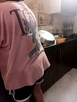 Snapshot of HEENA_022 chatting on October 7, 2025, 8:37 am HEENA 022 online show from October 7, 2025, 8:37 am