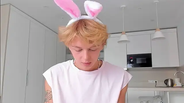 agelandreww online show from April 4, 2026, 8:43 am