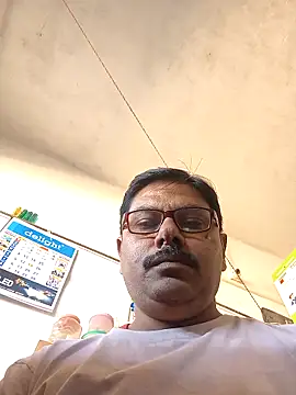 Snapshot of Srmotrs chatting on February 15, 2026, 8:24 am Srmotrs online show from February 15, 2026, 8:24 am