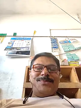 Snapshot of Srmotrs chatting on March 5, 2026, 6:54 am Srmotrs online show from March 5, 2026, 6:54 am