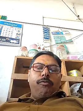 Snapshot of Srmotrs chatting on February 18, 2026, 6:33 am Srmotrs online show from February 18, 2026, 6:33 am