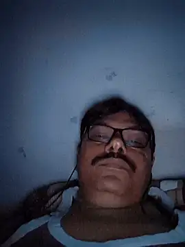 Snapshot of Srmotrs chatting on December 18, 2025, 6:56 pm Srmotrs online show from December 18, 2025, 6:56 pm