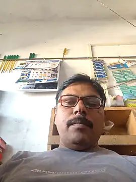 Snapshot of Srmotrs chatting on March 3, 2026, 6:09 am Srmotrs online show from March 3, 2026, 6:09 am