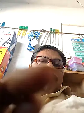 Snapshot of Srmotrs chatting on December 18, 2025, 6:18 am Srmotrs online show from December 18, 2025, 6:18 am