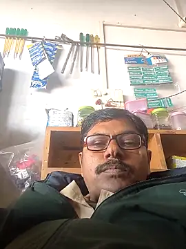 Snapshot of Srmotrs chatting on December 19, 2025, 10:17 am Srmotrs online show from December 19, 2025, 10:17 am