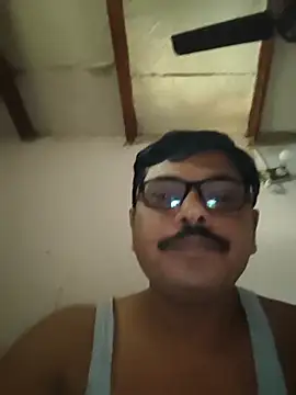 Snapshot of Srmotrs chatting on February 3, 2026, 2:53 am Srmotrs online show from February 3, 2026, 2:53 am