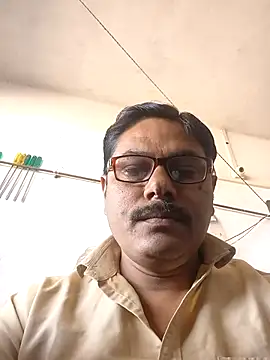 Snapshot of Srmotrs chatting on January 18, 2026, 6:50 am Srmotrs online show from January 18, 2026, 6:50 am