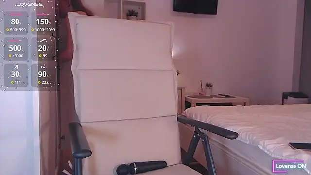 Snapshot of AdeleLovely chatting on December 3, 2025, 6:14 am AdeleLovely online show from December 3, 2025, 6:14 am