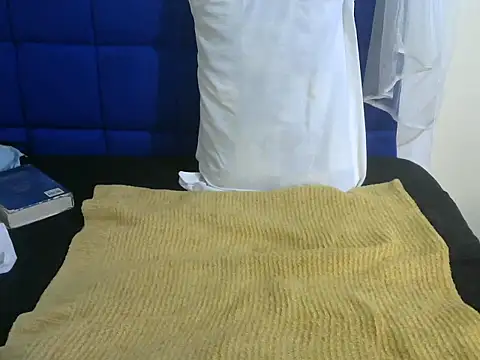 Snapshot of beauty_petite chatting on October 18, 2025, 9:33 am beauty petite online show from October 18, 2025, 9:33 am