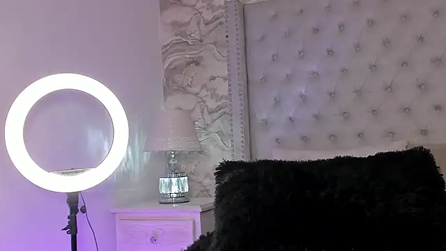 Kev jenner online show from November 15, 2025, 8:24 pm