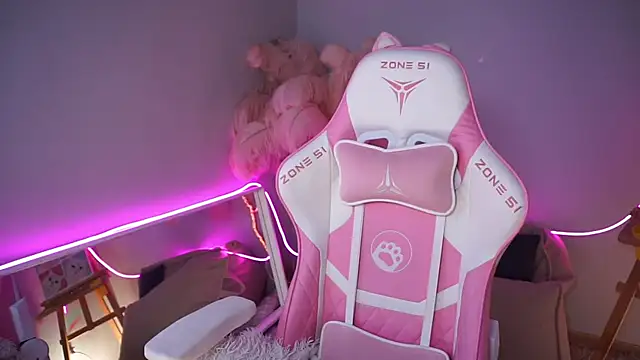 AnnLevine online show from November 26, 2025, 2:28 pm