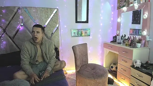 Snapshot of parejacaliente20154 chatting on November 24, 2025, 8:58 am parejacaliente20154 online show from November 24, 2025, 8:58 am